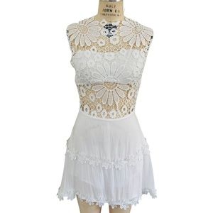 GAZILLION DRESSES Sleeveless Lace Mini Dress in White Size M